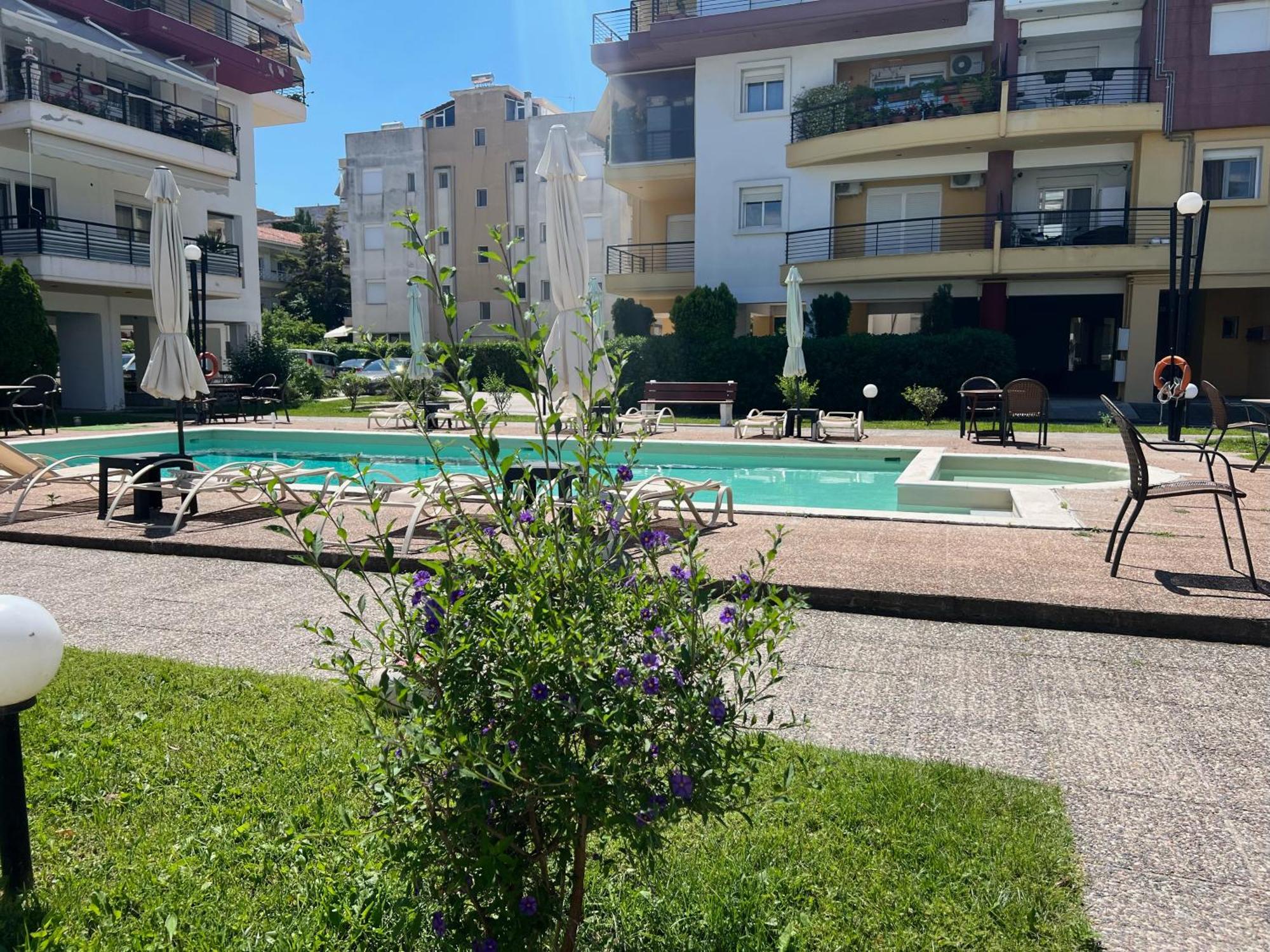 Damian'S Cozy Pool Apartment Peraía Zewnętrze zdjęcie