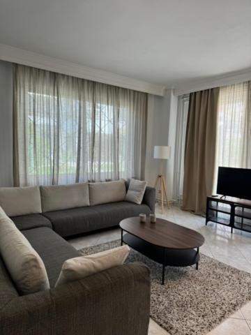 Damian'S Cozy Pool Apartment Peraía Zewnętrze zdjęcie